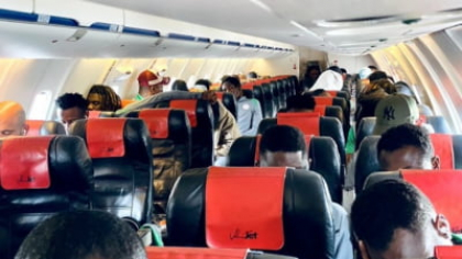 Clipe de coșmar în avionul echipei naţionale, după ce parbrizul cabinei de pilotaj s-a fisurat