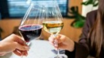 Un pahar de vin pe zi poate dăuna inimii. Medicii avertizează asupra consumului de alcool cronic