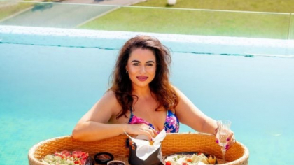 Cum arată camera hotelului din Franța în care Oana Roman și fiica ei s-au cazat. „Să vă arăt ceva ce au francezii mai ieșit din comun”