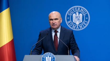 Bolojan, pus cu spatele la zid de AUR, după anunțarea măsurilor pentru reducerea deficitului bugetar. "Austeritate pentru popor, privilegii pentru castă!"
