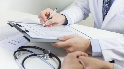 Se taie banii de concedii medicale. S-a dat lege, angajaţii care se îmbolnăvesc rămân fără salariu!