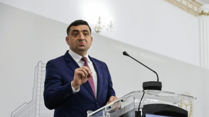 Cultul personalității la George Simion: de la „armata” care-l păzește de jurnaliști la autopromovarea insistentă a întâlnirilor cu lideri europeni REPORTAJ
