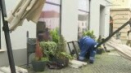 Terase demontate și confiscate în centrul Timișoarei. Proprietarii au fost notificaţi că ocupă ilegal spaţiul public