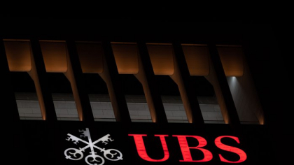 Prezentări de modă, partide de vânătoare şi medii de stocare care se autodistrugeau. Cum au reuşit bancherii gigantului elveţian UBS să atragă clienţi bogaţi şi să-i ajute să scape de taxele din Franţa