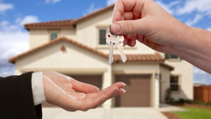 Cât trebuie să câștigi ca să iei un credit ipotecar în 2025. Apartamentele, tot mai greu de achiziționat