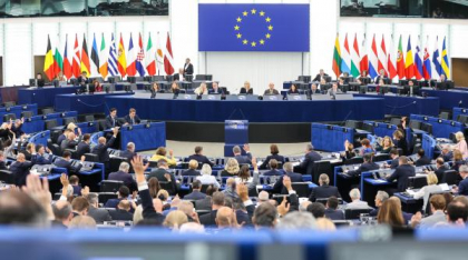 Ursula von der Leyen ramâne în funcție. Cele două moțiuni de cenzură ale extremiștilor au picat la vot