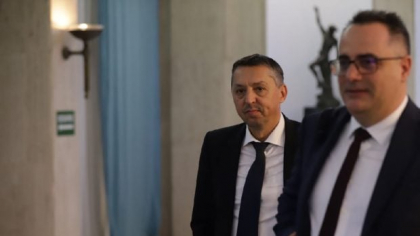Daniel David spune cum pot fi sancționați elevii care folosesc telefonul în timpul orelor. Părinții sunt nemulțumiți: „Profesorii se bazează pe bun-simț și pe cele 10 porunci”