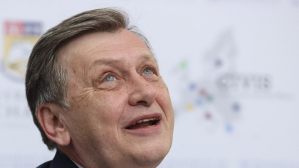 Alegeri prezidențiale 2025. Crin Antonescu: „Atunci când toate voturile vor fi numărate vom discuta despre câștigători sau pierzători”