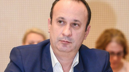 Atac la Bolojan din PSD: „A păscut iarba pe la Cotroceni în ultimele trei luni”