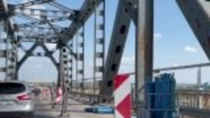 Ajutați de Schengen, trădați de propria administrație. Motivul principal din spatele cozilor uriașe de pe podul Prieteniei