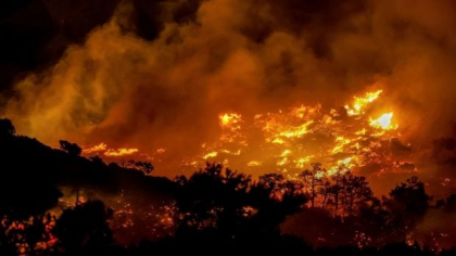 Incendiu pe insula Creta din Grecia. Case distruse, localități fără curent, turiști și localnici evacuați