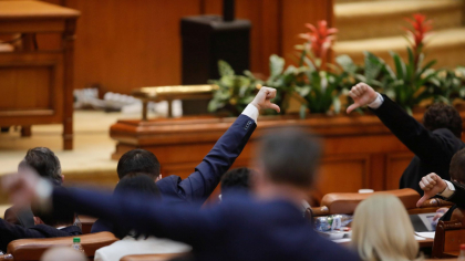 Austeritate în înțelegerea Parlamentului. Senatorii și deputații taie cheltuielile de cazare pentru 32 de parlamentari din 465. Sumele forfetare și indemnizațiile rămân intacte