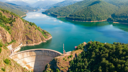 Barajul Vidraru intră în reparații și va fi golit. Povestea imensei construcții
