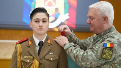 Miruna Gabriela Duracu a absolvit Academia Militară  „West Point” din Statele Unite și a primit primul grad în armata română