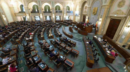 Populism dus la extrem. USR vrea să le taie pensiile speciale celor condamnați pentru infracțiuni de corupție 
