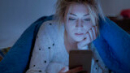 Studiu: Expunerea prelungită la lumina artificială pe timpul nopții poate duce la comportamente asemănătoare depresiei