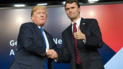 Deși Trump se laudă că apără libertatea de exprimare, zeci de americani au fost concediați pentru comentarii considerate nepotrivite despre uciderea lui Charlie Kirk