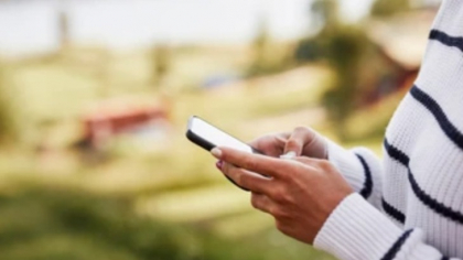 Un oraș limitează folosirea telefoanelor: doar 2 ore pe zi pentru locuitori
