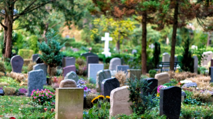 Suma colosală strânsă de un român care a jefuit mai multe cimitire din Germania. Câți bani a făcut într-o singură noapte