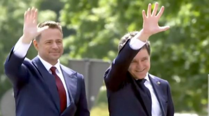 Moment istoric. Președintele României, Nicuşor Dan vorbit în poloneză la mitingul din Varșovia