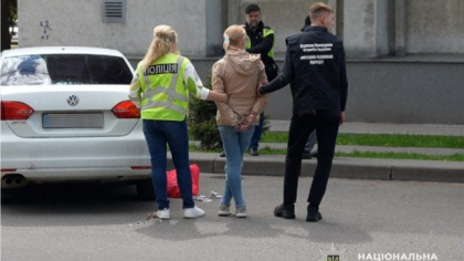 O mamă și-a vândut cu 30.000 de dolari fetița născută pe 1 mai, și a fost prinsă când primea avansul, în Ucraina