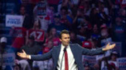 Mesaj „rasist” despre Charlie Kirk pe un pahar de cafea al unei cunoscute francize. Anagajatul care l-a scris, concediat