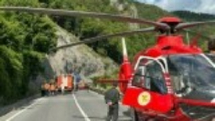 O femeie a decedat în accidentul teribil de pe DN 15, iar o altă victimă a fost preluată de elicopterul SMURD. FOTO