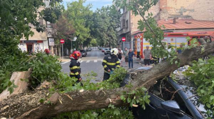 Sute de oameni au cerut ajutor la 112 din cauza vijeliei în București și Ilfov