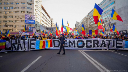 NZZ: Vizită în "țara conspiraționiștilor"