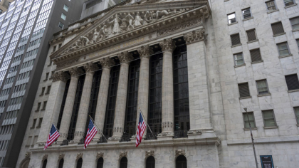 Euforie pe Wall Street după anunţarea acordului comercial SUA–China. Indicele S&amp;P 500 urcă cu 2,9%, Dow Jones câştigă 2,5%, iar Nasdaq Composite creşte cu 4%