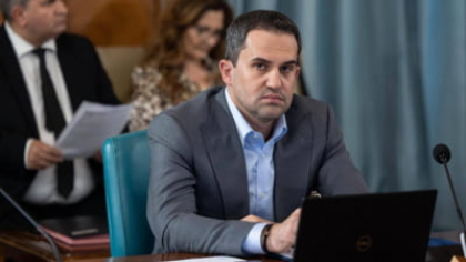 Ministrul Transporturilor: „Toleranță zero față de firmele care manipulează bagajele în aeroporturi. Unii pasageri și-au găsit bagajele deteriorate sau chiar cu bunuri lipsă”