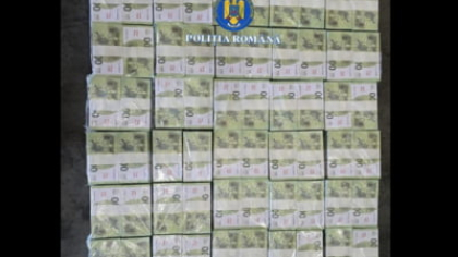 Val de ironii despre captura miliardului de euro din Portul Constanța, bancnote ”prop copy”: ”Să plătim salariile parlamentarilor cu ele / Urmează o captură de zahăr pudră și ceai verde”