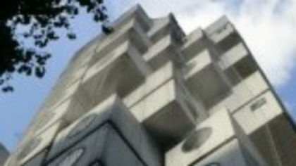 O capsulă de 9 mp din faimosul Turn Nakagin, restaurată și expusă. Cum trăiau locatarii în mini-locuințele din Tokyo