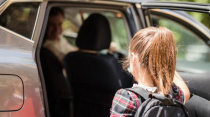 Profesorul șofer de ride-sharing care a șocat Oradea: Făcea postări obscene cu femei și minore pozate pe ascuns. Cum a fost prins