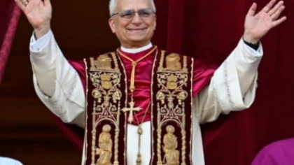 Un papă în era digitală: Léon XIV se joacă pe telefon, comentează pe Twitter și promovează iubirea universală