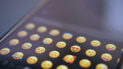 Emoticoanele întăresc relațiile de prietenie. Un nou studiu arată impactul pozitiv al emoji-urilor în comunicarea digitală