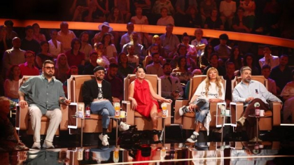 Micutzu, Anca Dinicu și Maurice Munteanu, cu mâinile la ochi în timpul unui număr de la „The Ticket”. Ce se întâmplă pe scenă