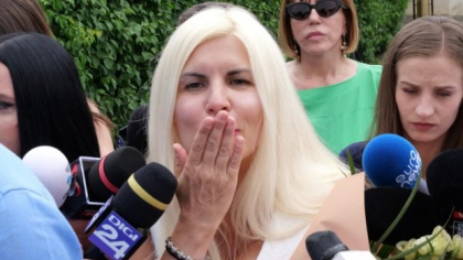 Toți s-au uitat la tatuajul de pe piept al Elenei Udrea. Femeile aflate în pușcărie în Costa Rica au inspirat-o