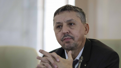 Ministerul Educației nu are în vedere scăderea salariilor profesorilor şi nici concedieri. Precizările lui Daniel David