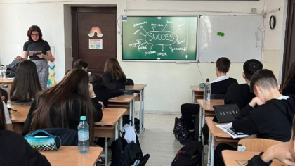 O directoare din Craiova către părinții care vor să își înscrie copii la școala ei. „Să nu mai aud de sesizări, vaiete, plângeri”