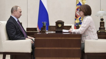 După creșterea alimentată de război, economia Rusiei frânează puternic. Ce urmează pentru Putin, consumatori și Ucraina