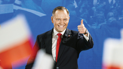 Polonia a ajuns la un punct de cotitură: politicienii trebuie să-şi onoreze promisiunile electorale şi poate urma o nouă cursă a promisiunilor, însă datoria şi deficitul cresc, iar ţara are nevoie de arme. Vor fi sacrificate cu taxe noi afacerile sau creşterea economică prin reducerea cheltuielilor? O ţară care se vrea putere militară trebuie să aibă şi o economie puternică