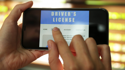 Permis de conducere eliberat în 45 de minute. Șoferii din România pot doar să viseze la asta: Totul e bazat pe CNP