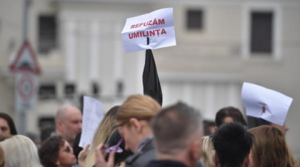 Angajaţii din Guvern au trimis scrisori la Comisia Europeană și Organizaţia Internaţională a Muncii. Se plâng de "practici abuzive"