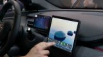 Mașinile electrice, cele mai căutate la Salonul Auto București. Expozanții, uimiți de cât de bine pregătiți au venit clienții