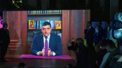 George Simion, mesaj înregistrat și difuzat la sediul de campanie. N-a vorbit în direct la închiderea urnelor