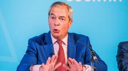 Românii care au migrat legal în Marea Britanie, puși în pericol de planul lui Nigel Farage: „O încercare disperată și josnică”