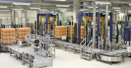 Surpriză: Grupul german Schwarz, proprietarul Lidl şi Kaufland, deţine 23 de fabrici de dulciuri, băuturi şi patiserie cu care alimentează magazinele celor două reţele, inclusiv cele din România. Toate fabricile, mai puţin una, se găsesc în Germania. De acolo, mărcile private ale Lidl şi Kaufland ajung în toată lumea