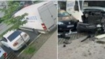Momentul în care un șofer lovește mai multe mașini parcate, pe o stradă din Suceava. Ar fi adormit la volan