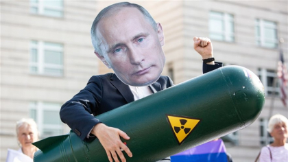 Moscova reaprinde vechile amenințări nucleare și promisiuni false de pace. Scopul: slăbirea NATO și blocarea ajutorului american pentru Ucraina